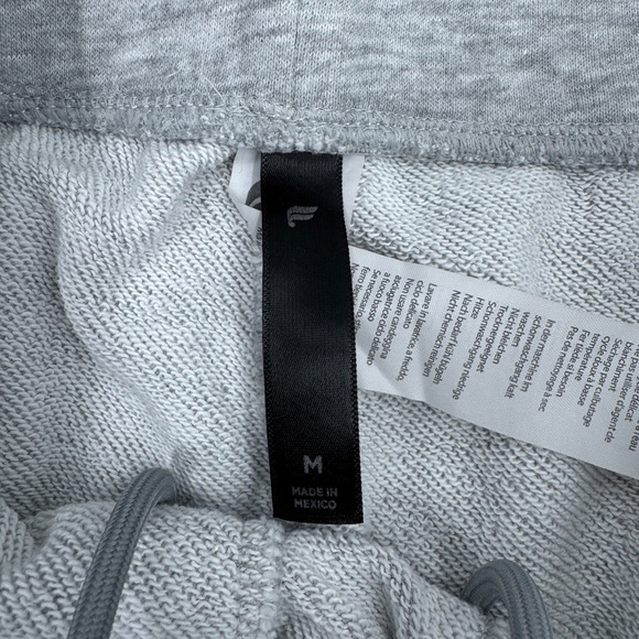 Fabletics Men's Heather Gray Sweat Shorts Size M Stretch Pockets Casual - Picture 7 of 9